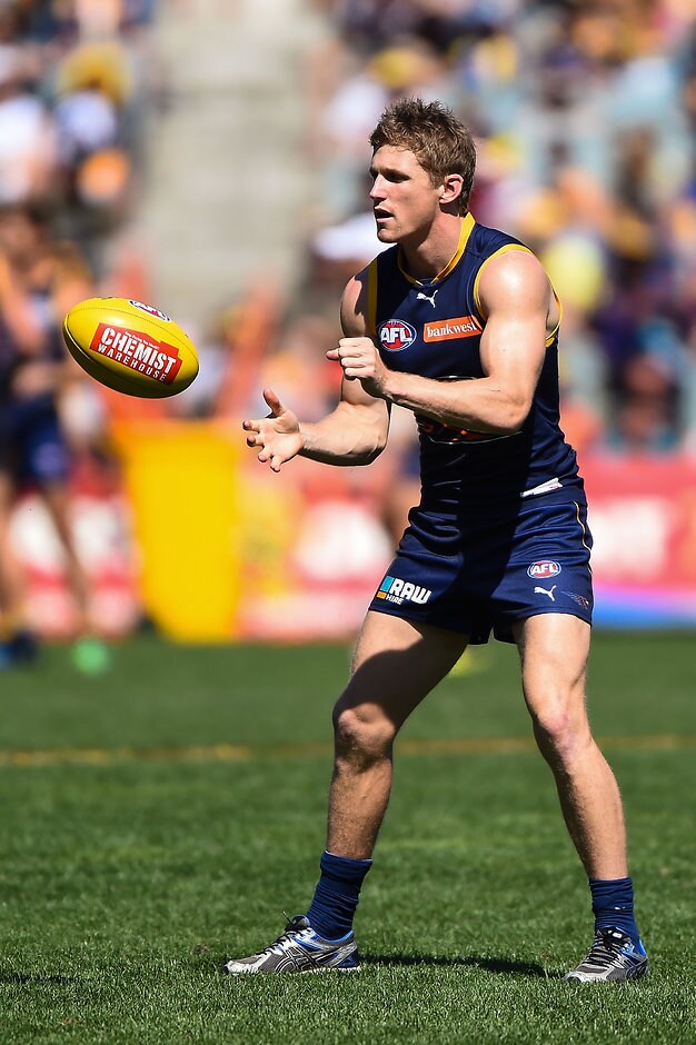 AFL 2015 Training - West Coast 280915 PERTH, AUSTRALIA - SEPTEMBER 28: Scott Selwood of the West Coast Eagles receives a handball during the West Coast Eagles training session at Domain Stadium, Perth, Australia on September 28, 2015. (Photo by Daniel Carson/AFL Media)